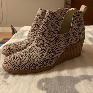 Toms wedge booties